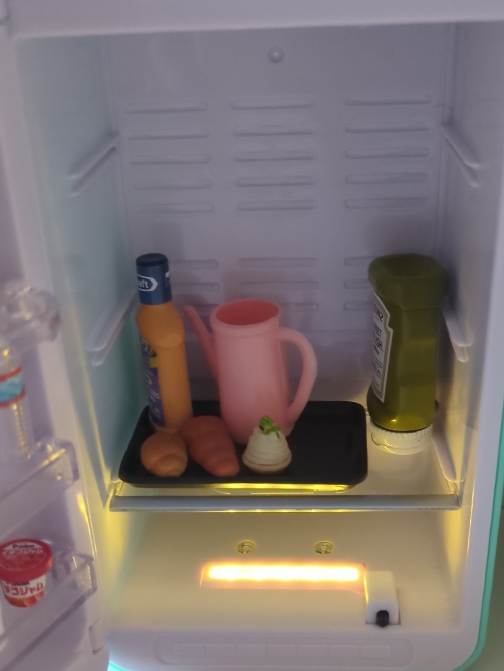 lot of 4 Articulated Barbies dolls and Mini Fridge Accessory - Picture 13 of 16